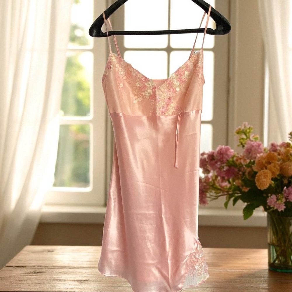 Elegant Pink Lace Trim Nightgown